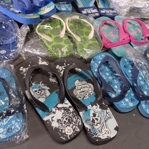 15 Pares de Chancletas para Niños con Diseños Variados y Talles Diversos - imagen 3
