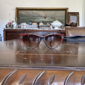 Gafas de Sol, Aretes y Estuche Negro para Accesorios - imagen 9