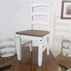 Juego de Comedor: Mesa Rectangular Nogal con 4 Sillas Blancas y Almohadones - imagen 6
