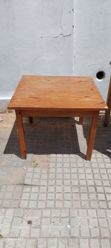 Lote anterior: Mesa de madera en buen estado