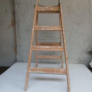 Escalera Tijera de Madera con 4 Escalones y 1.25m de Altura - imagen 2
