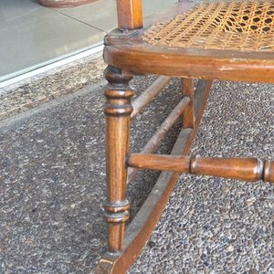 Mecedora Antigua de Madera con Detalles - imagen 5