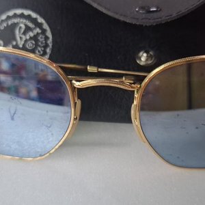 Anteojos de Sol Ray-Ban Hexagonal Dorados con Estuche - imagen 6