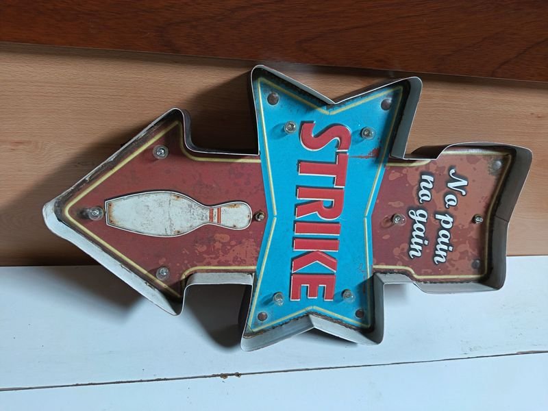 Letrero Luminoso "Strike" "No Pain No Gain" con Termo