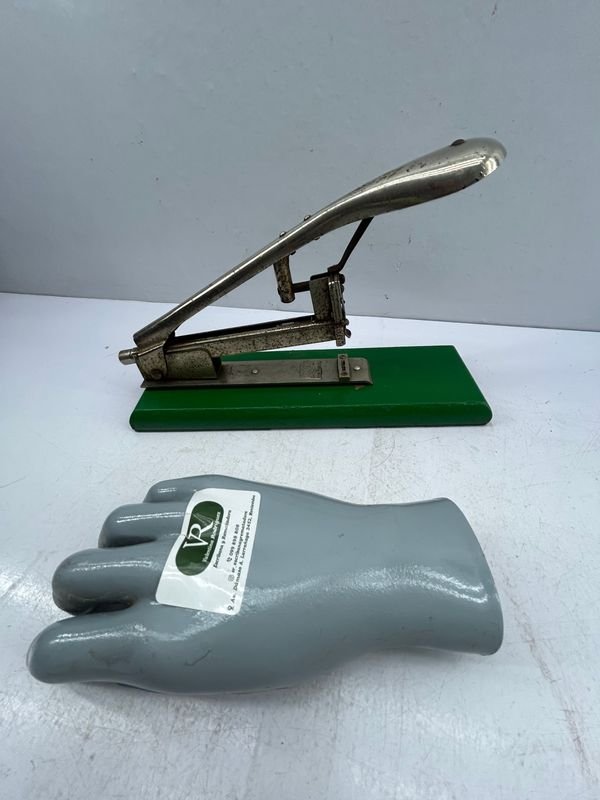Engrapadora Antigua de Madera y Metal Niquelado Coloss