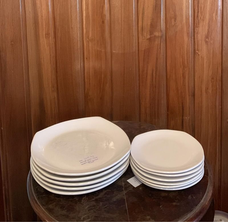 5 platos llanos y 6 platos de postre origen Brasil