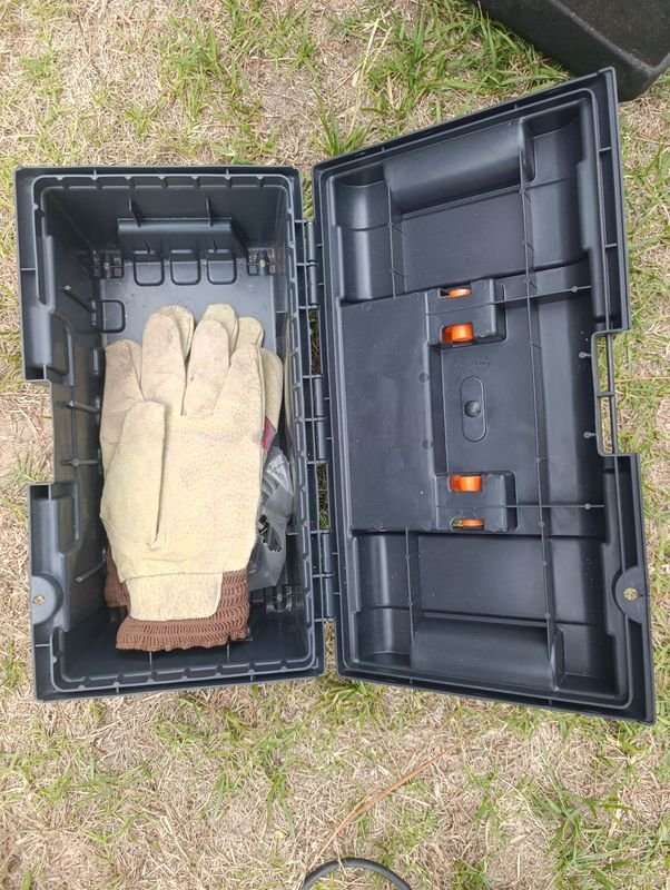Herramientas de trabajo en caja con accesorios - imagen 2