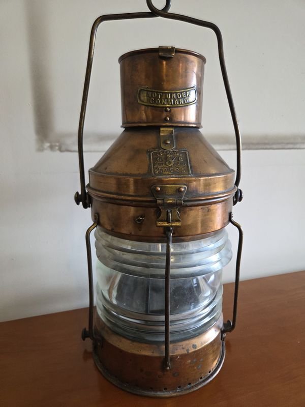 Lote anterior: Excepcional farol Náutico inglés en cobre y cristal