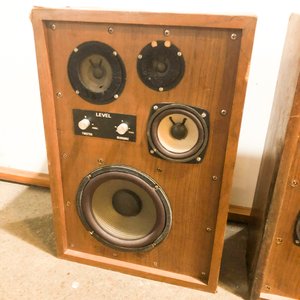 Dos Cajas de Madera con Parlantes "Level" (Sin Probar) - imagen 3