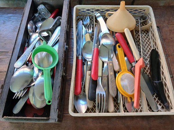 Lote de Cubiertos y Utensilios de Cocina Variados - Más de 40 Piezas