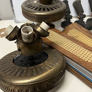 Lote de 3 Ventiladores de Techo para Armar con 12 Tulipias de Vidrio y Apliques de Luz - imagen 9