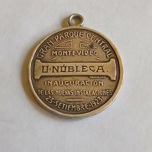 Medalla Histórica Club Nacional de Football vs. Newell's Old Boys - Inauguración Gran Parque Central 1923 - imagen 2