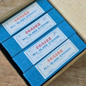Caja con 12 Jeringas de Vidrio de 20ml - Coleccionismo Médico - imagen 2