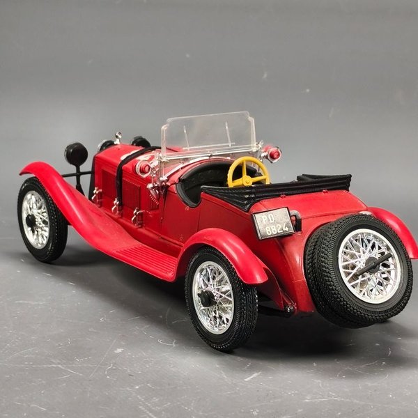 Modelo de coche Alfa Romeo Mille Miglia 1750 en escala 1/18 - imagen 5
