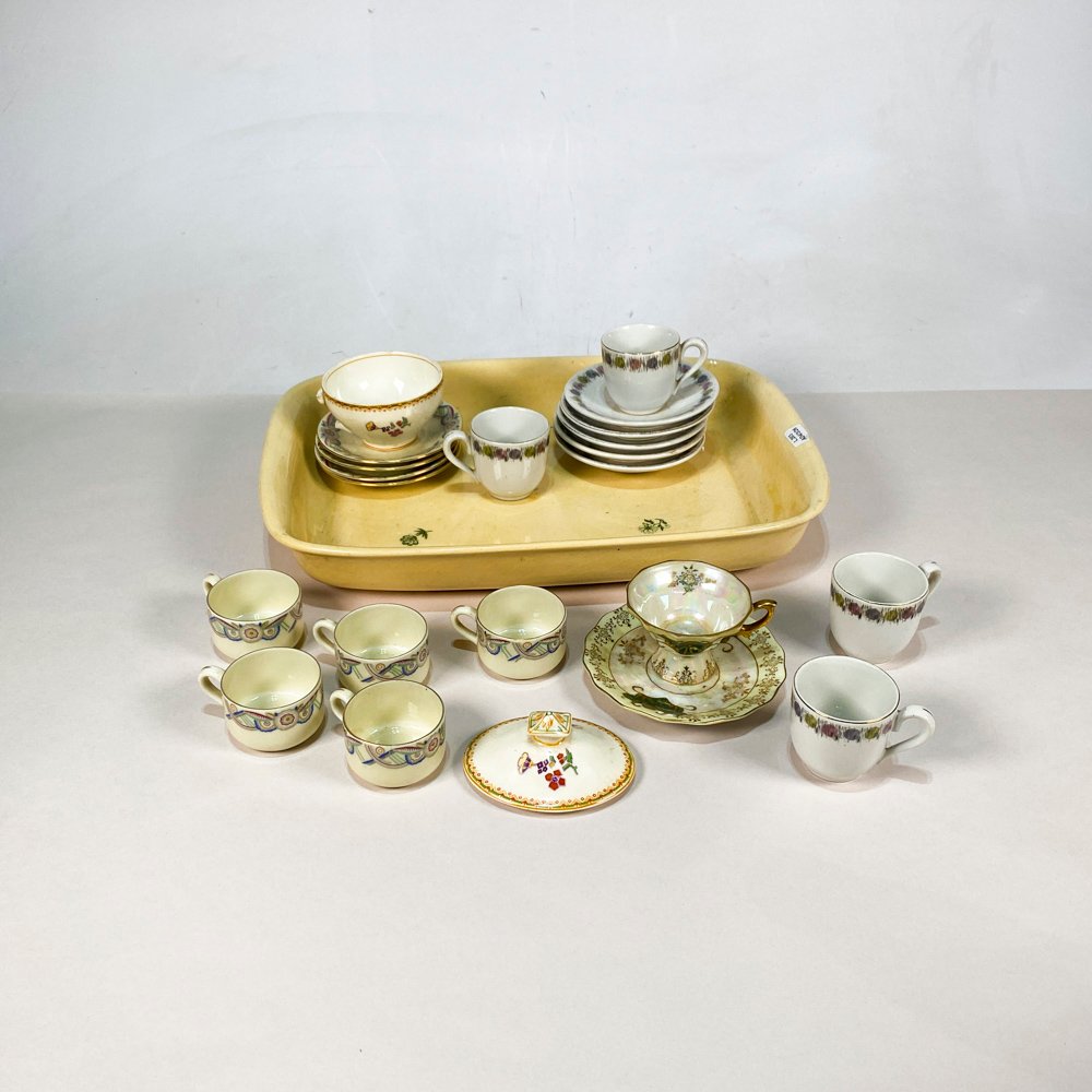 Lote siguiente: Loza variada de porcelana y cerámica para decoración