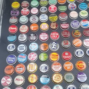 Lote de Tapitas Metálicas Usadas con Corcho - imagen 3
