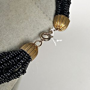 Collar Multivueltas de Mostacillas Negras - imagen 4