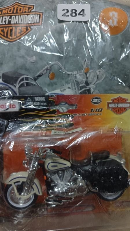 Miniatura de Motocicleta Harley-Davidson Maisto en Envase