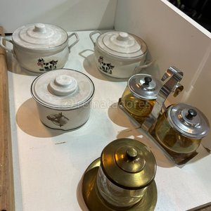 Lote siguiente: Juego de Recipientes de Cerámica con Tapa y Accesorios Metálicos