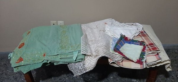 Lote de Manteles, Carpetas y Servilletas de Tela