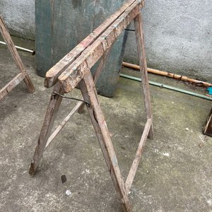 Mesa Plegable Rústica de Madera con Caballetes - imagen 2