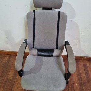 Sillón de Oficina Ergonómico Gris con Cabecera y Apoyabrazos Regulables - imagen 2