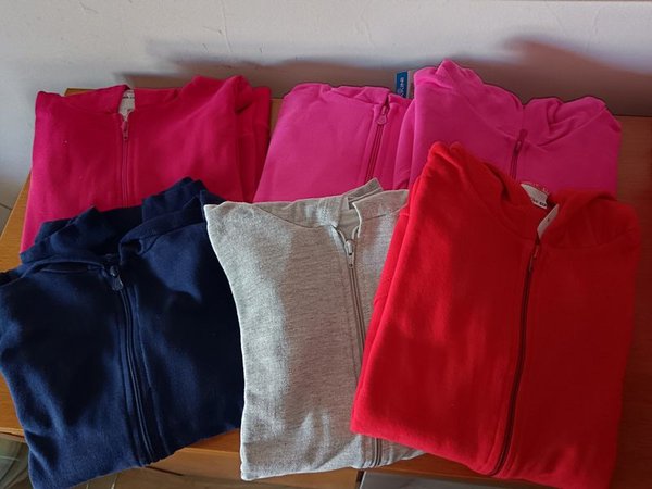 Lote de camperas y accesorios para niños - imagen 3