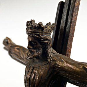 Cruz de Hierro con Cristo de Bronce, Altura 35 cm - imagen 3