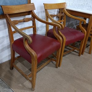 Par de Butacas Estilo Regency Inglés en Madera Maciza Tallada con Tapizado Rojo - imagen 2