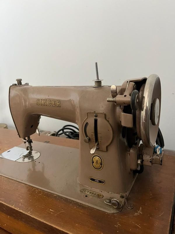 Maquina de coser SINGER con pedal - En venta en subasta - imagen 2