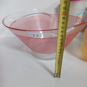 Bowl Grande de Vidrio con Rayas Rojas y Recipientes Plásticos - imagen 6
