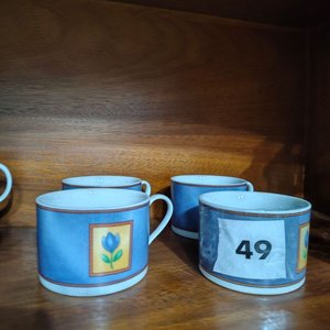 Lote de Tazas Variadas con Diseños Florales y Geométricos - imagen 3
