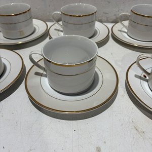 Juego de 8 Tazas de Té con Platito y Borde Dorado - imagen 3