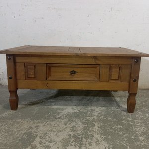 Mesa de Living Rústica en Madera con Cajón y Detalles de Hierro - imagen 3