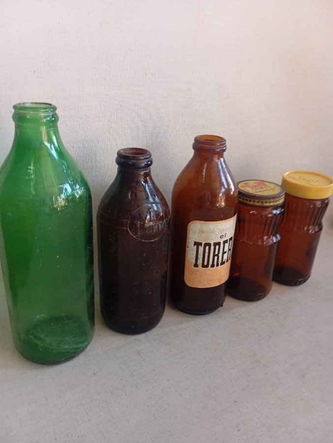 Colección de botellas variadas en buen estado - imagen 2