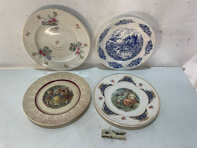 Lote anterior: Platos antiguos de porcelana