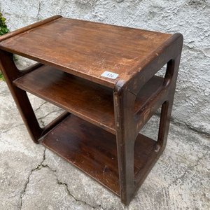 Mesa Auxiliar de Madera con Tres Niveles - imagen 3
