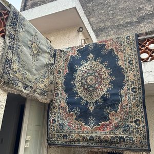 Tres Alfombras Orientales con Diseños Florales y Geométricos - imagen 3