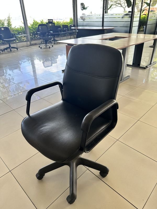 SILLA DE CUERO - imagen 9