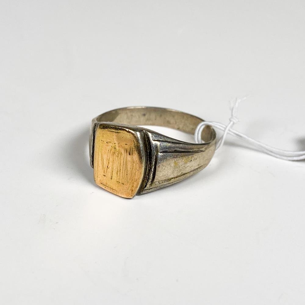 Anillo de Plata y Oro con Diseño Grabado