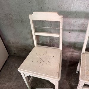 Par de Sillas de Madera Blancas Estilo Clásico - imagen 3