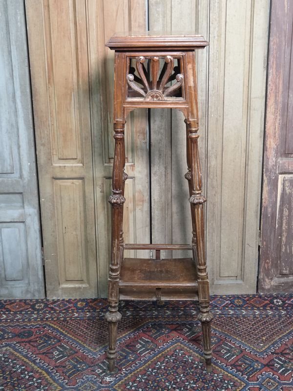 Pedestal de Caoba Tallado con Mesa de Mármol y Patas Torneadas - imagen 1