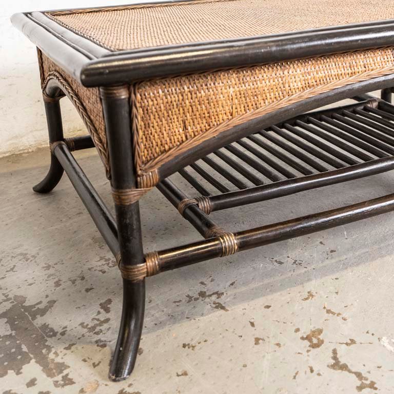 Mesa de living madera y ratán con estante - imagen 3