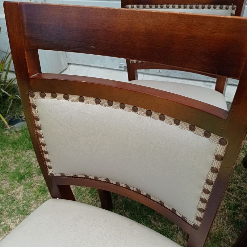 Cuatro sillas de bar de Delfino Álvarez - imagen 2