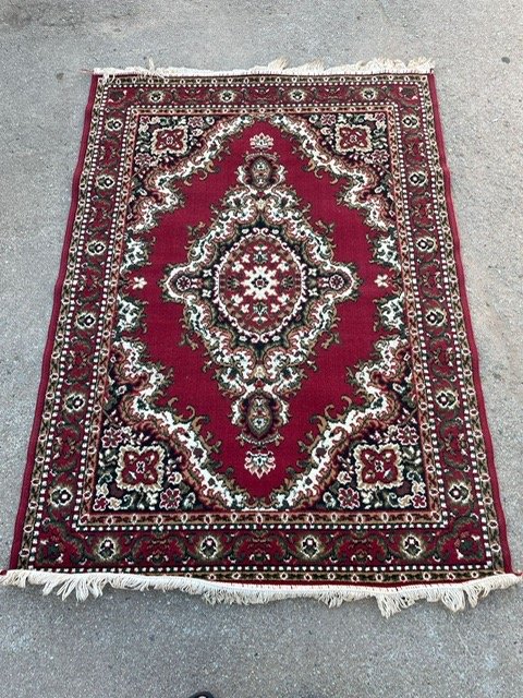 Lote siguiente: Alfombra con diseño floral