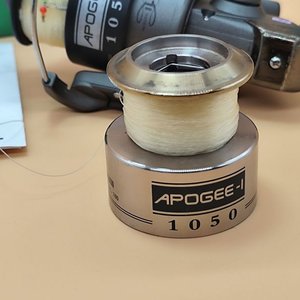 Reel de Pesca Marado Apogee 1050 con 2 Carreteles y Manual - imagen 3