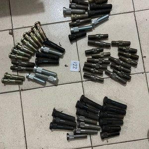 Lote de Tornillos para Rueda de Camión y Carro - imagen 15