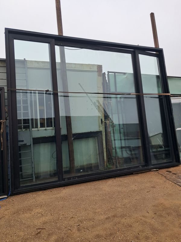 Ventanal DVH Aluminio Negro con Hojas Corredizas