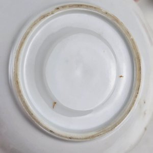 Juego de 5 Tazas y Platos de Porcelana Rosa con Flores Doradas - imagen 4