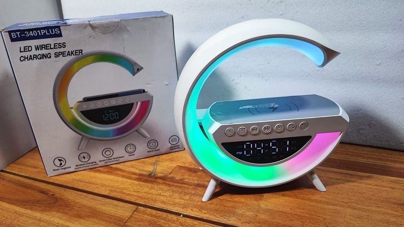 Lote siguiente: Veladora con reloj y base iluminada